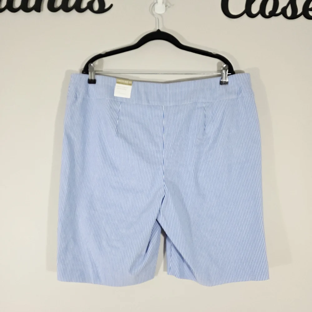 NWT Chico's Perfect Stretch Josie Slim Striped Chambray Shorts Size 18